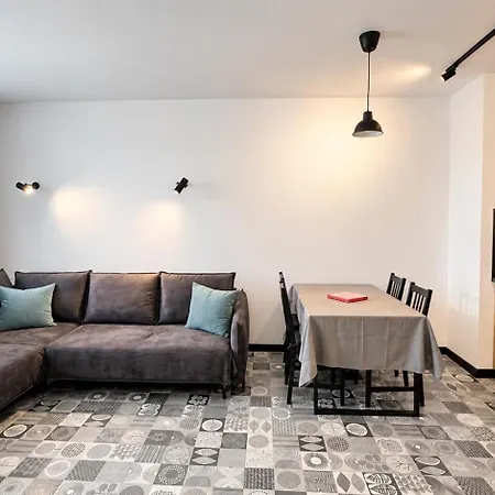 Park 1br W/free Parking & Heated Pool