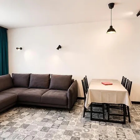 Park 1br W/free Parking & Heated Pool Varna