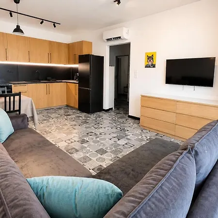 Park 1br W/free Parking & Heated Pool * Varna