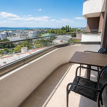 Park 1br W/free Parking & Heated Pool Varna